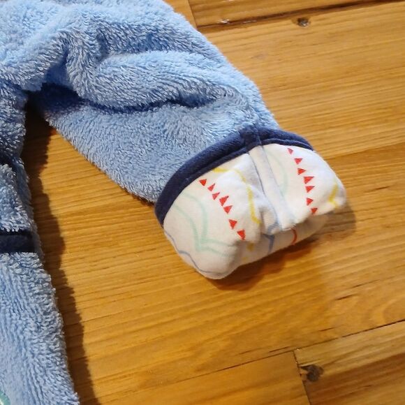 Bundle Of 2 Baby Bath Robes 0-9Months - Picture 11 of 12